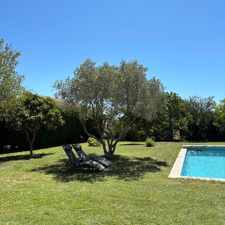 Studio En Provence Avec Piscine La Barben Exterior foto